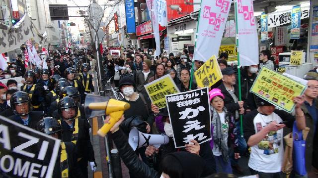 カウンターデモの様子